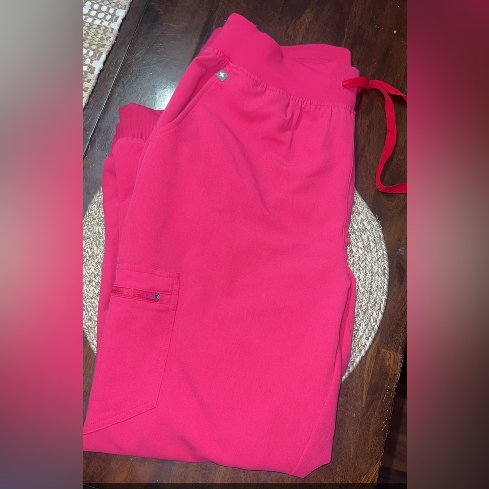 Women’s Figs - shocking pink